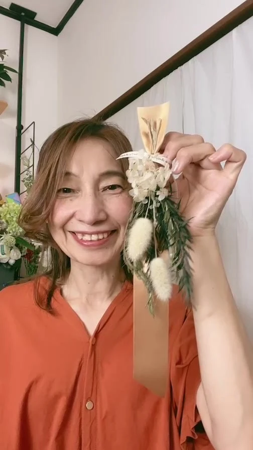 ライブレッスン🎶
アロマリボンスワッグの作り方でーす❣️

誰でもできるよ！
ワークショップのネタにも使ってください。

楽しんでくださってありがとうございます❣️

アーガイブで残しますので、
いつでもご覧下さいね🥰

ご参加ありがとうございます❣️